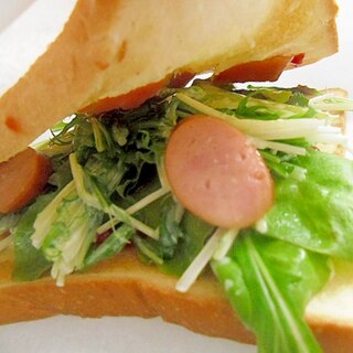 水菜とウインナーのサンドイッチ